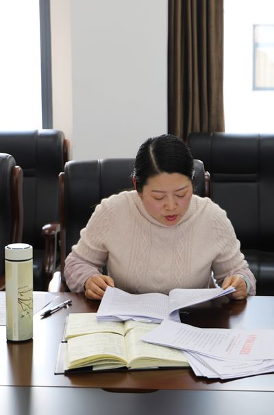 配图市法院召开新任中层干部集体任前谈话会-吴主任.JPG