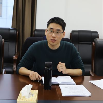 配图市法院召开新任中层干部集体任前谈话会-张院长讲话.JPG