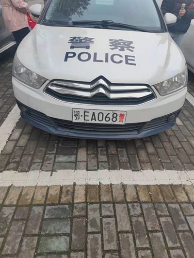 配图1集中送达到门口，为民服务显温情.jpg