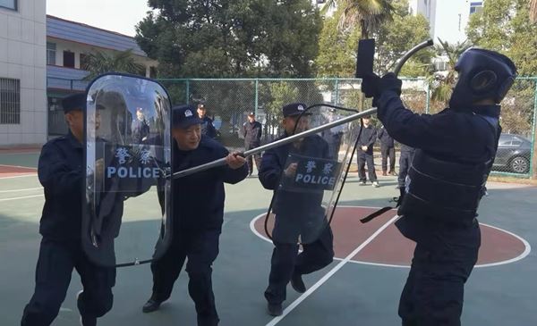 配图素质强警，锤炼当法精兵-模拟警情处置1_副本.jpg