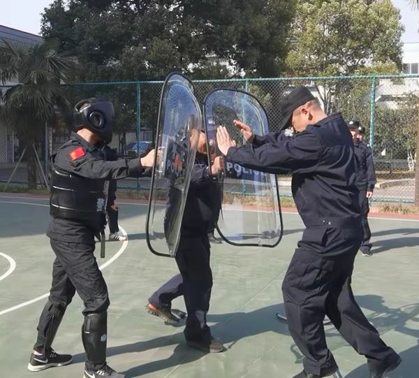 配图素质强警，锤炼当法精兵-模拟警情处置2_副本.jpg