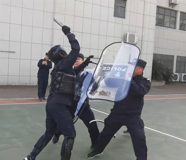 配图素质强警，锤炼当法精兵-模拟警情处置3_副本.jpg
