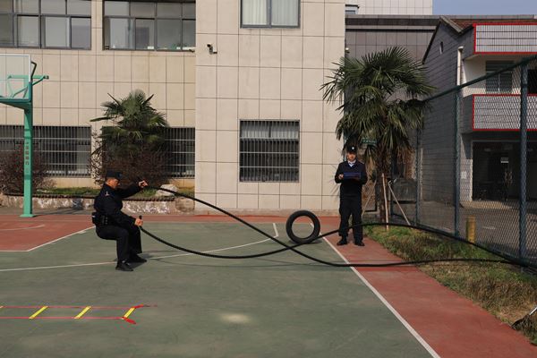 配图立足新起点，踏上新征程：当阳法院圆满完成实战化训练考核验收-战绳_副本.jpg