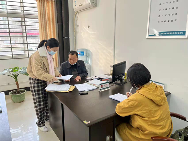 配图车祸无情致偏瘫 先予执行送温暖-咨询_副本.jpg
