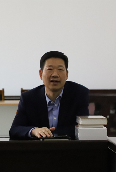 配图悦读正青春  书香漫法院-胡院长_副本.jpg