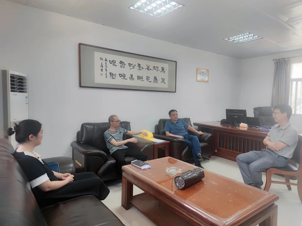 配图当好“店小二”，助企稳步跑-座谈_副本.jpg