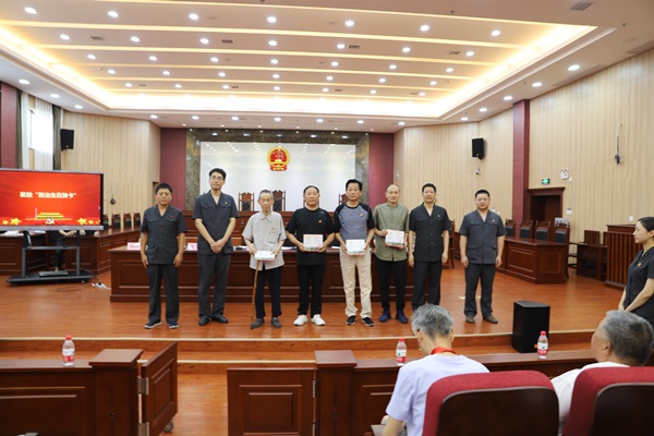 配图庆七一、话初心、勇担当：当阳法院开展庆祝建党101周年系列活动-合影_副本.jpg