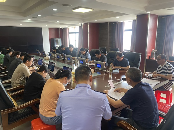 配图市法院坚持“学思践悟” 推动学习贯彻省十二次党代会精神走深走实-中心组_副本.jpg