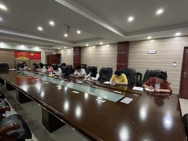 配图市法院坚持“学思践悟” 推动学习贯彻省十二次党代会精神走深走实-支部_副本.jpg