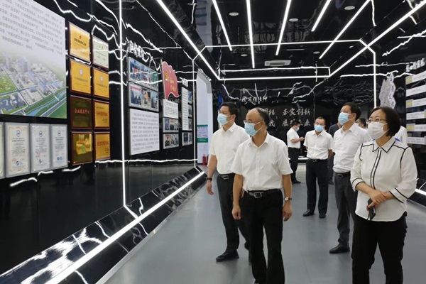 配图游劝荣院长到华强化工集团股份有限公司走访调研-华强印象_副本.jpg