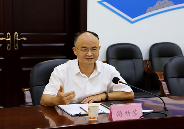 配图游劝荣院长到华强化工集团股份有限公司走访调研-特写_副本.jpg