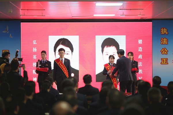 配图你好，人民警察节！当阳法院开展警察节系列活动-颁奖_副本_副本.jpg