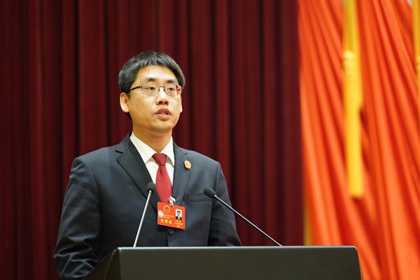 张院长作报告_副本.jpg