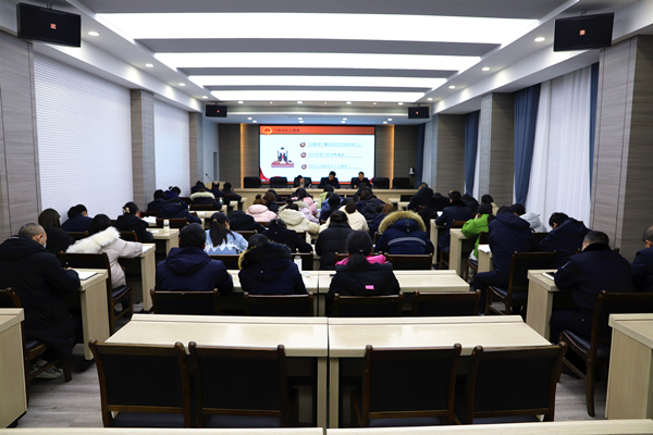配图对标起跳，对路前行——市法院开展干部成长大讨论_副本_副本.jpg