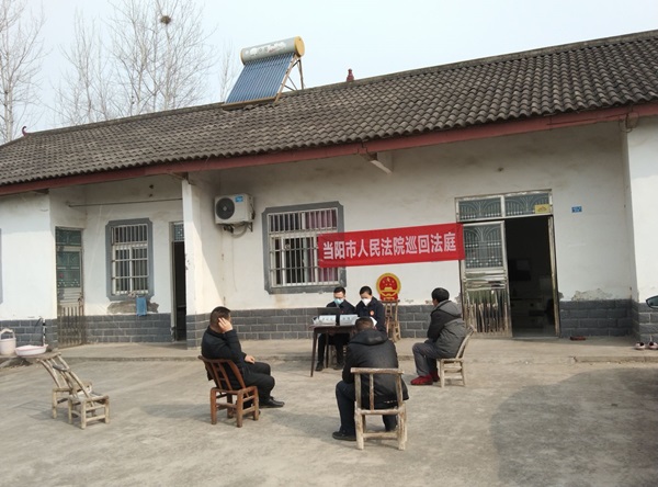 配图巡回法庭进家门，成功调解离婚案_副本.jpg