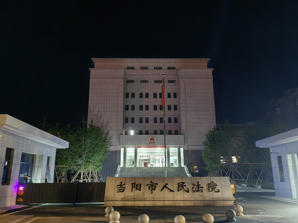 配图1老法官的新故事_副本.jpg