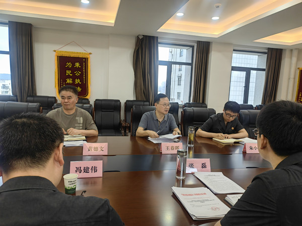配图1宜昌中院王春晖副院长一行到当阳法院进行信访调研宣传_副本.jpg