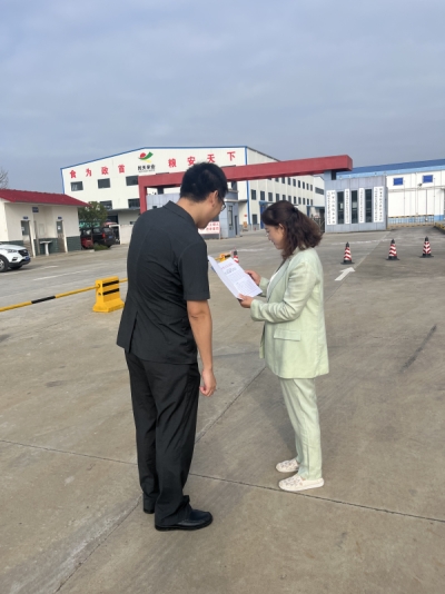 9.27存图 张院长走访省级人大代表_副本.jpg