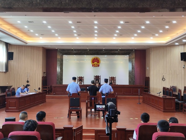 配图1庭审变课堂，敲响禁毒警示钟_副本.jpg